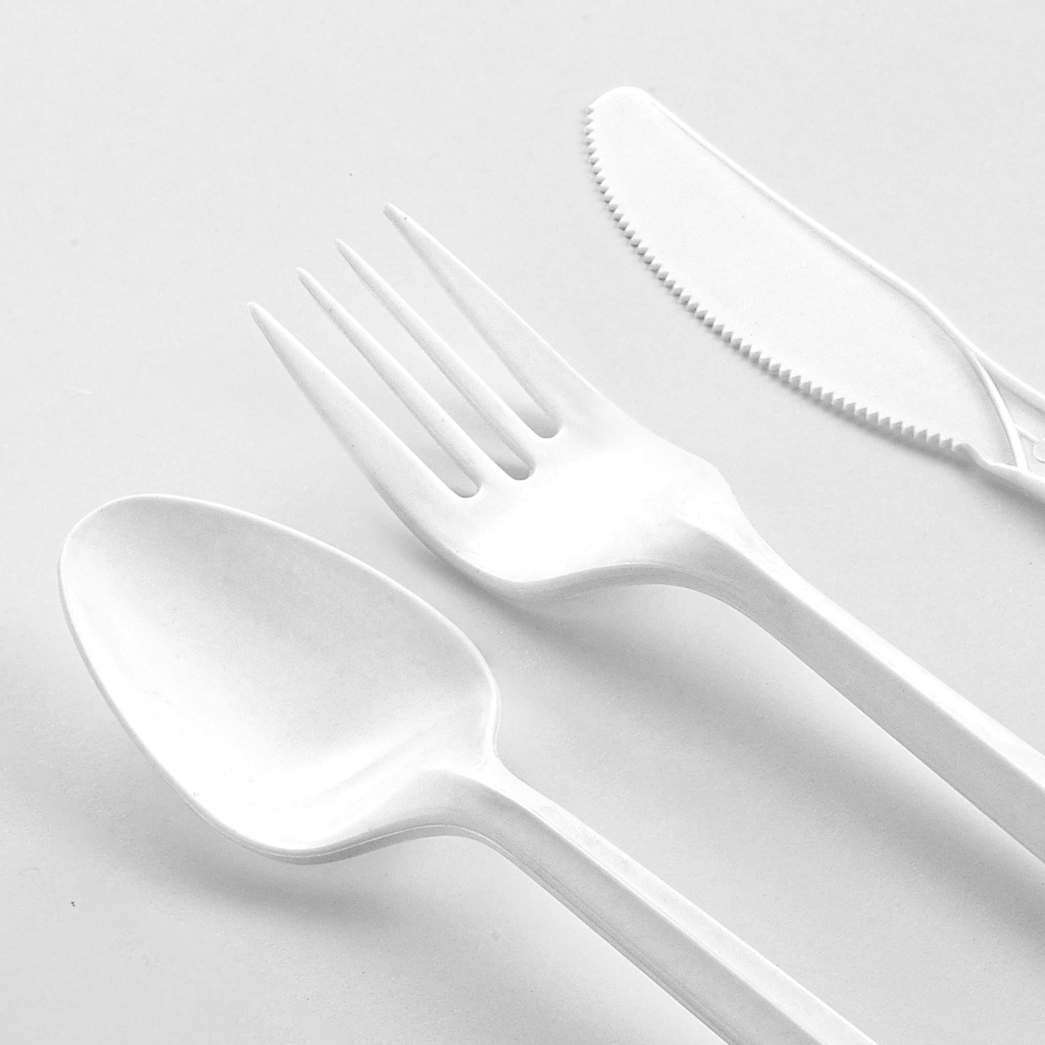 [500ct] PP Plastic Medium Weight Cutlery Kits with Salt and Pepper | White