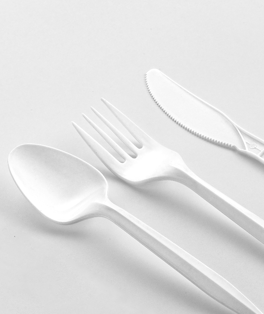 Medium Weight White PP Plastic Cutlery Kit with Knife, Fork, Tea Spoon, and Napkin - 250/Case