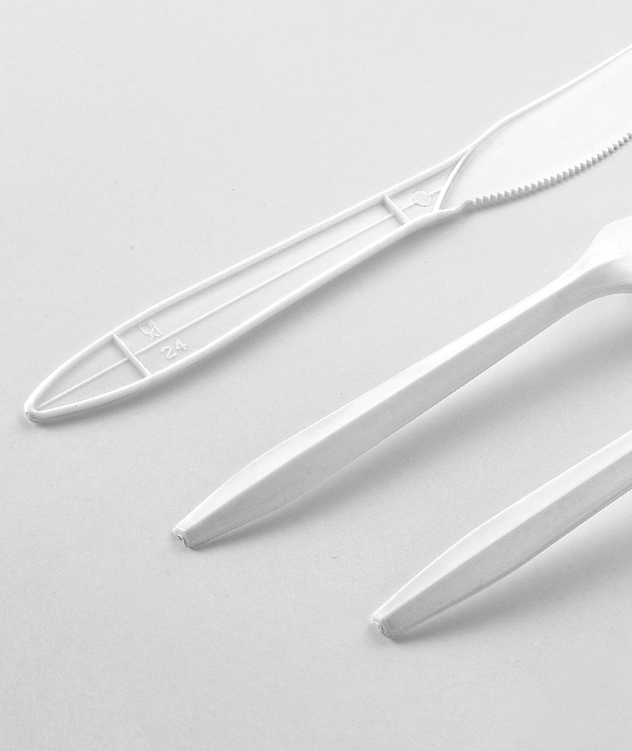 Medium Weight White PP Plastic Cutlery Kit with Knife, Fork, Tea Spoon, and Napkin - 250/Case